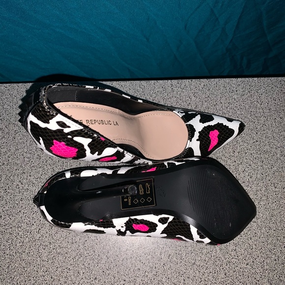 Snakeskin shoe republic heels**Sold** - Picture 3 of 4